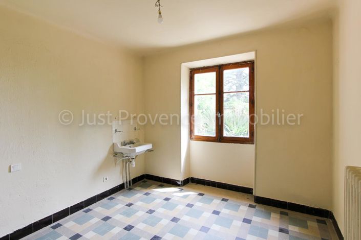 Image No.6-6 Bed House for sale