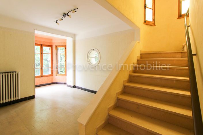 Image No.8-6 Bed House for sale