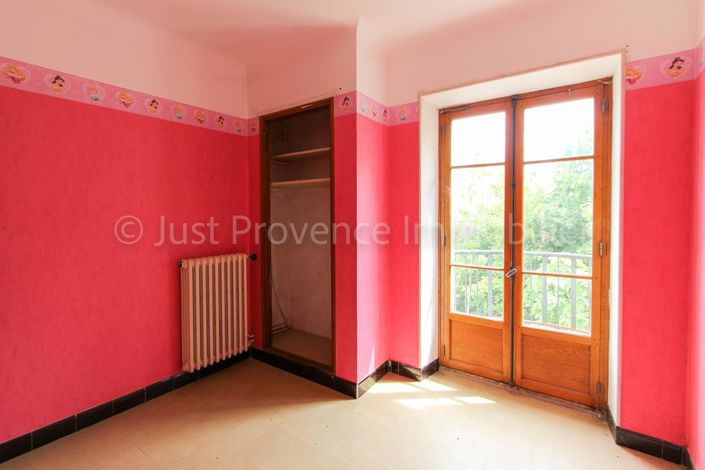 Image No.9-6 Bed House for sale
