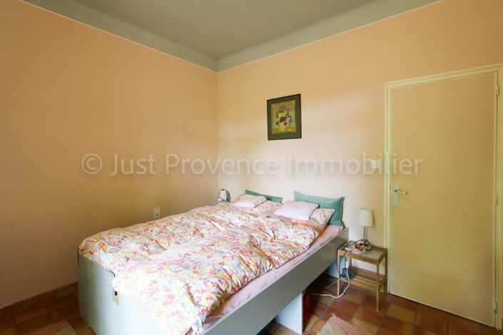 Image No.8-7 Bed House for sale