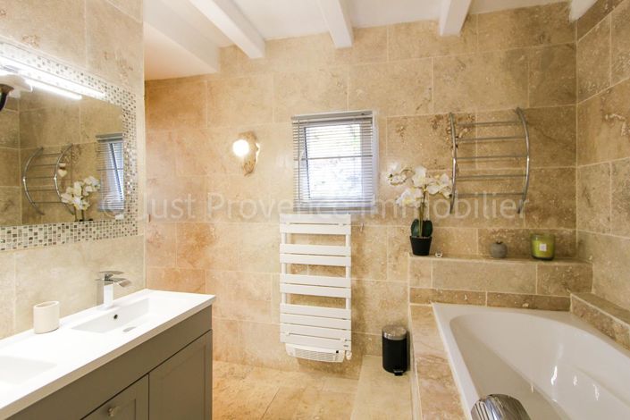 Image No.17-8 Bed Property for sale