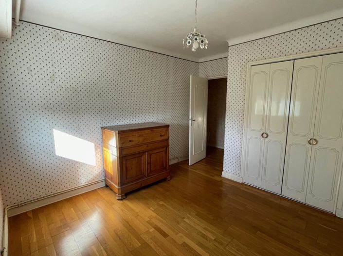 Image No.10-3 Bed House for sale