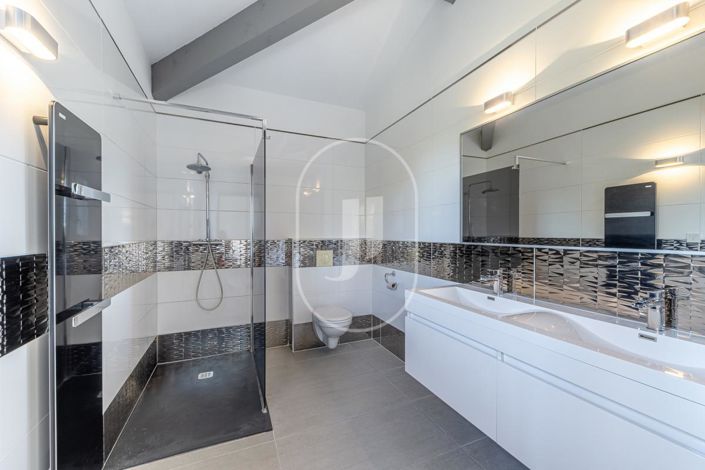 Image No.7-5 Bed House for sale