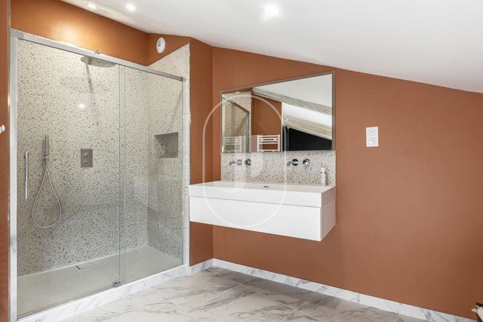 Image No.10-3 Bed House for sale