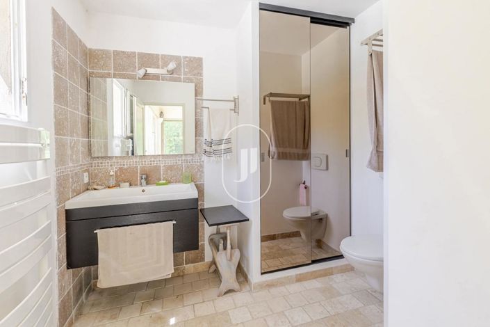 Image No.8-3 Bed House for sale