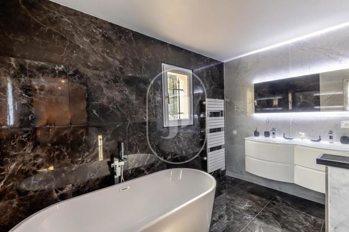 Image No.12-4 Bed House for sale