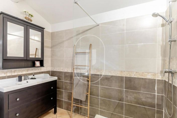 Image No.7-5 Bed House for sale