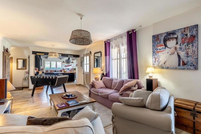 Image No.8-5 Bed House for sale