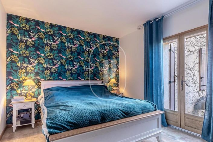 Image No.9-5 Bed House for sale