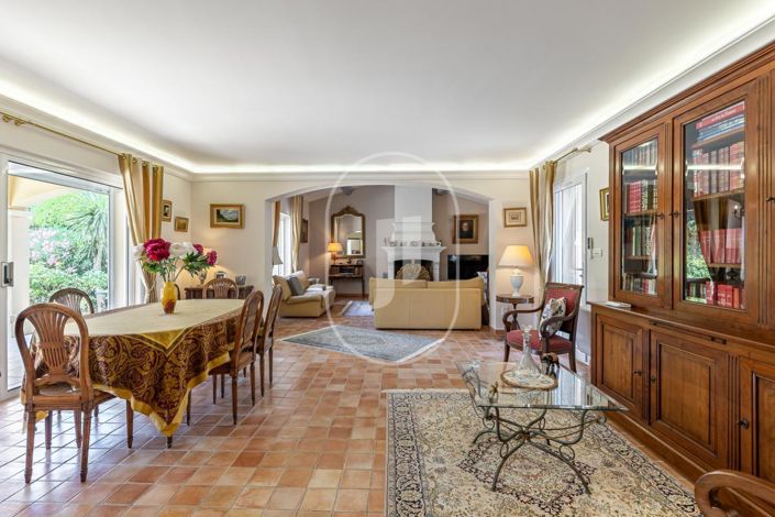Image No.4-6 Bed House for sale