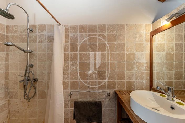 Image No.10-3 Bed House for sale