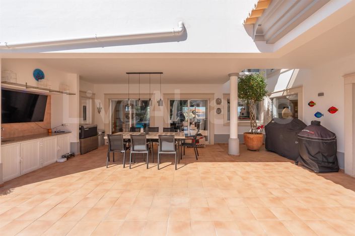 Image No.18-5 Bed House for sale