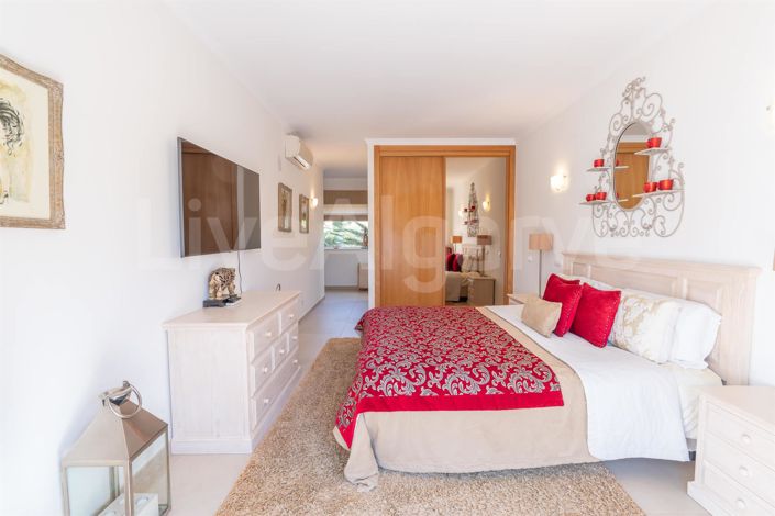 Image No.22-5 Bed House for sale