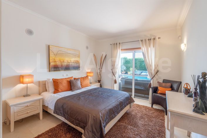 Image No.24-5 Bed House for sale