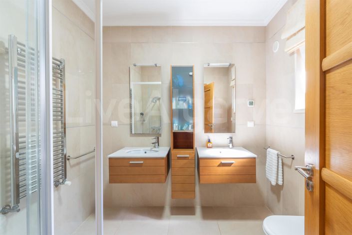 Image No.27-5 Bed House for sale