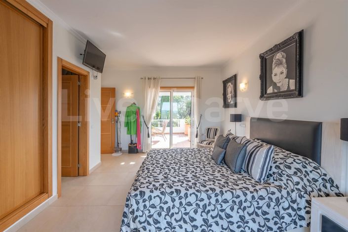 Image No.40-5 Bed House for sale