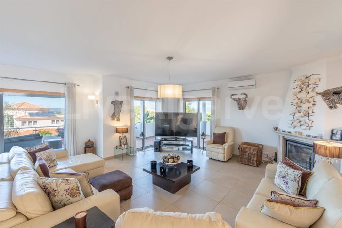 Image No.7-5 Bed House for sale