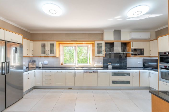 Image No.9-5 Bed House for sale