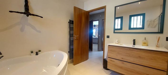 Image No.19-3 Bed House for sale