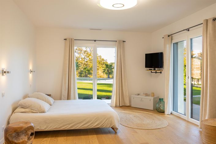 Image No.17-4 Bed House for sale