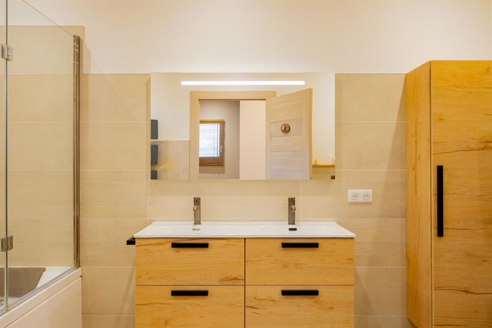 Image No.18-4 Bed House for sale