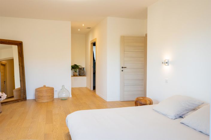 Image No.19-4 Bed House for sale