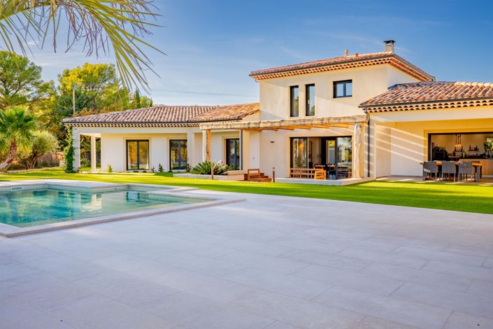 Image No.2-4 Bed House for sale