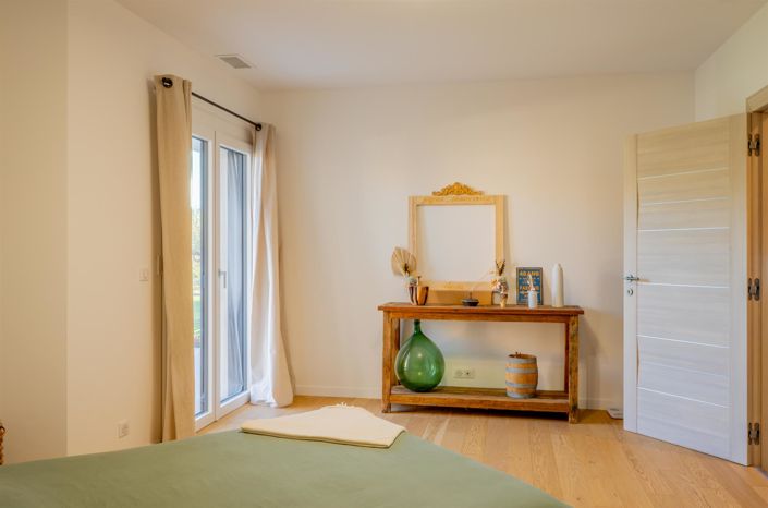 Image No.22-4 Bed House for sale