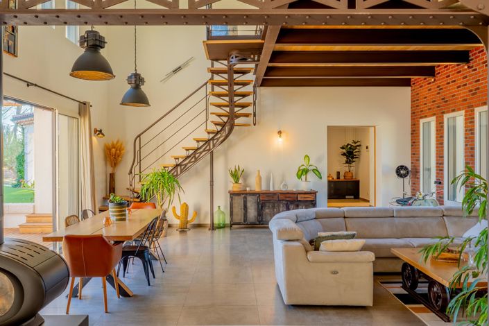 Image No.6-4 Bed House for sale