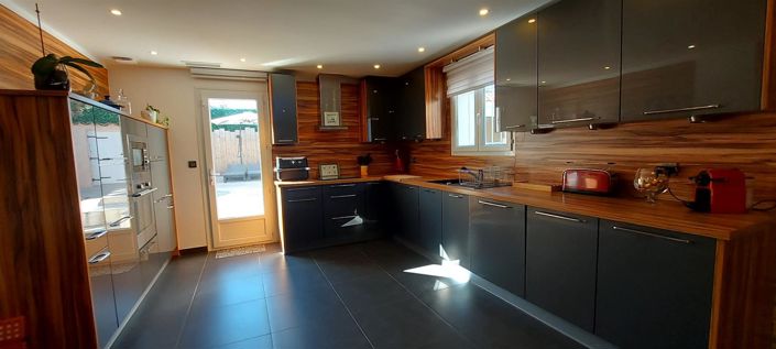 Image No.13-3 Bed House for sale