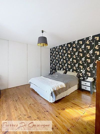 Image No.8-3 Bed House for sale