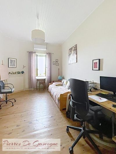 Image No.9-3 Bed House for sale