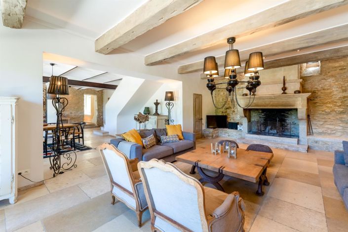 Image No.10-7 Bed Property for sale