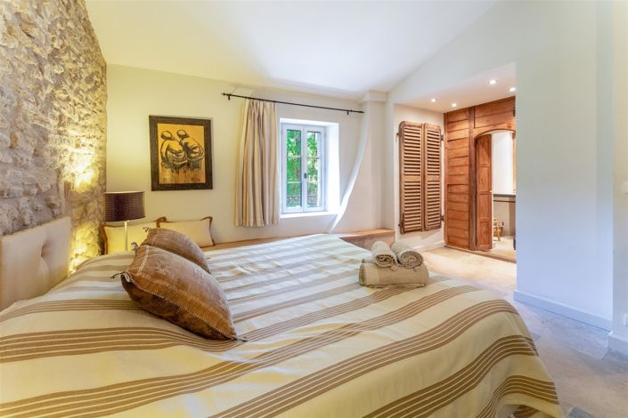 Image No.17-7 Bed Property for sale