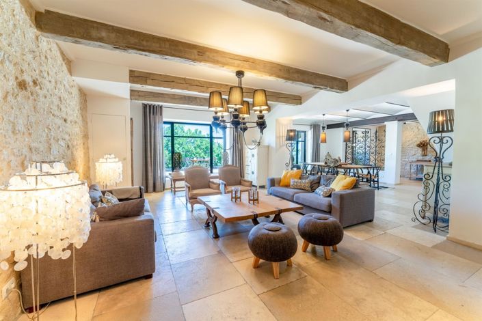 Image No.9-7 Bed Property for sale