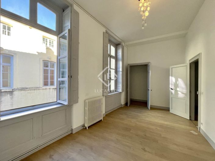 Image No.12-3 Bed Apartment for sale