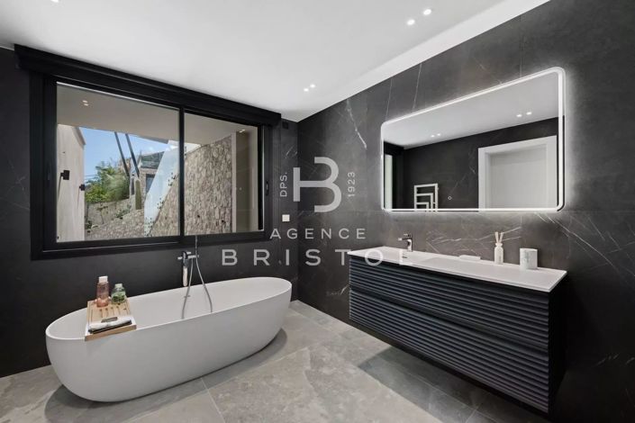 Image No.16-6 Bed House for sale