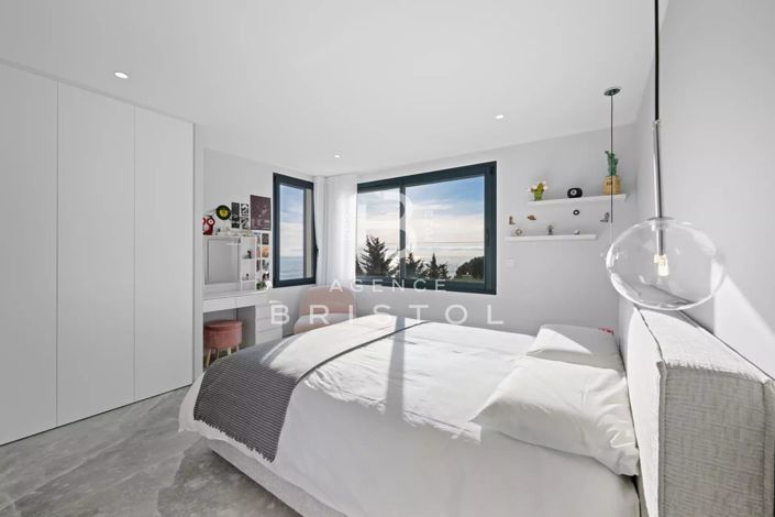 Image No.17-6 Bed House for sale