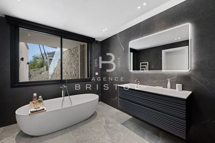 Image No.17-6 Bed House for sale