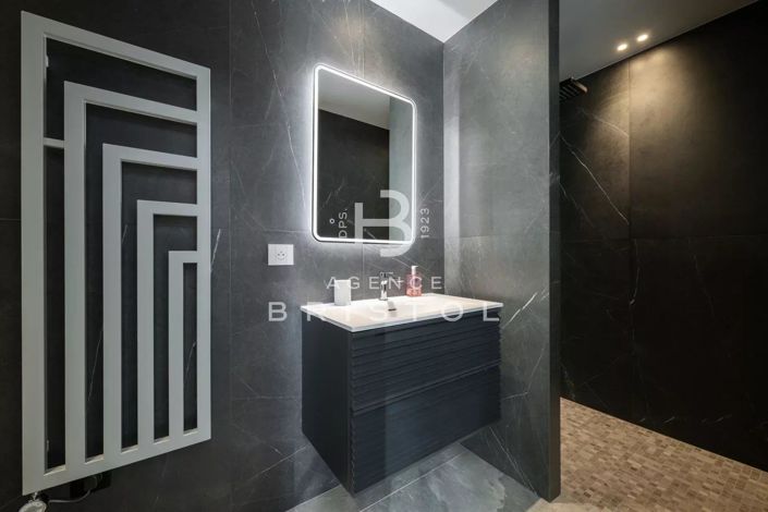 Image No.20-6 Bed House for sale