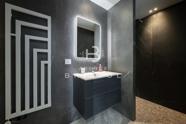 Image No.21-6 Bed House for sale