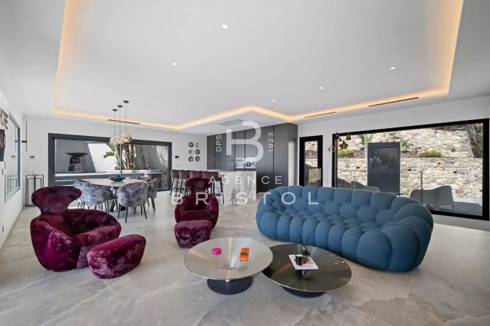 Image No.5-6 Bed House for sale