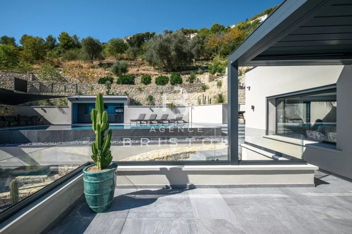 Image No.5-6 Bed House for sale