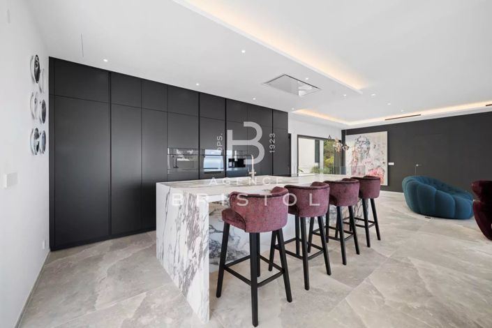 Image No.6-6 Bed House for sale