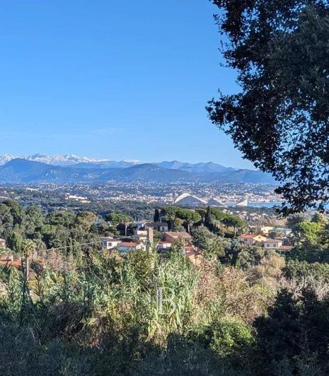 Image No.2-4 Bed House for sale