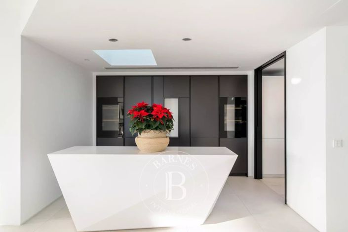 Image No.17-3 Bed Apartment for sale