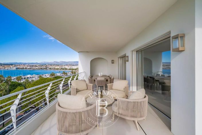 Image No.20-3 Bed Apartment for sale