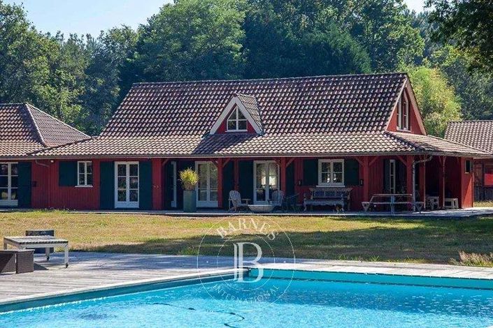 Image No.10-8 Bed House for sale