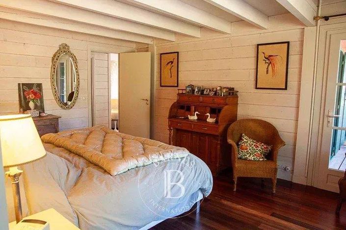 Image No.14-8 Bed House for sale