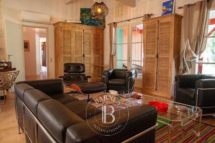 Image No.15-8 Bed House for sale